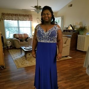 Meet your Posher, Queen